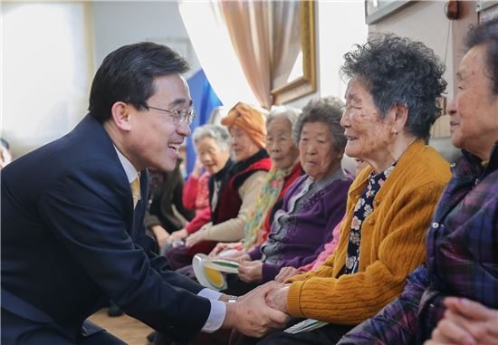 [포토]김성환 광주시 동구청장, 복지시설 위문 방문