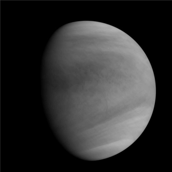 2015년 12월 7일 일본의 무인 금성 탐사선 '아카쓰키'가 금성 궤도에 안착한 뒤 지구로 전송한 금성의 적외선 이미지(사진=JAXA).