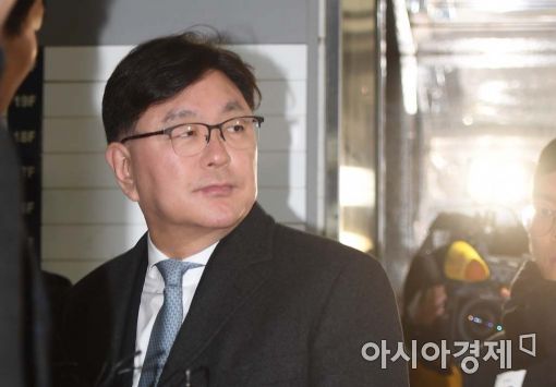 '비선의료' 김영재 부인 뇌물공여 혐의로 구속
