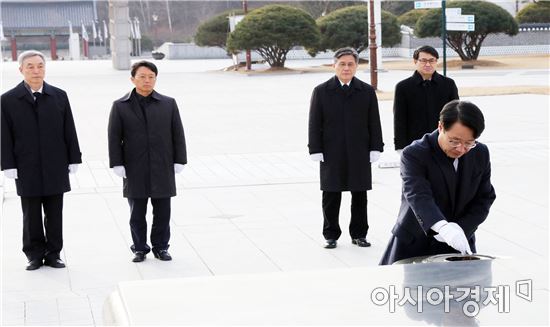 정병석 전남대 총장, 취임 후 첫 5·18민주묘지 참배