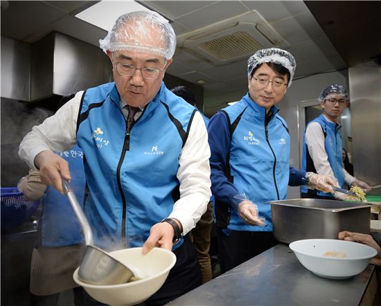 수은, 다문화가정·외국인 노동자 대상 배식 봉사활동