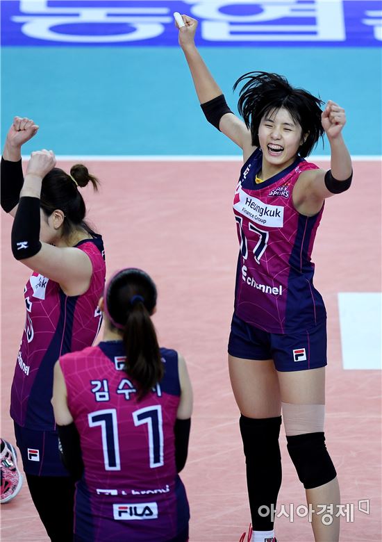 [포토]이재영, '비디오 판독 득점에 폴짝폴짝'