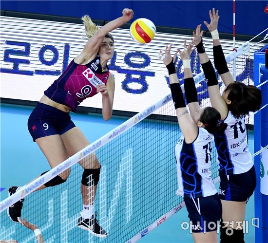 [포토]러브, '막을 테면 막아봐'