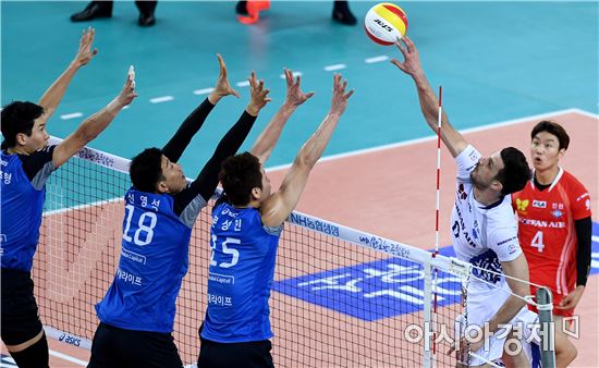 [포토]팁 공격 시도하는 가스파리니