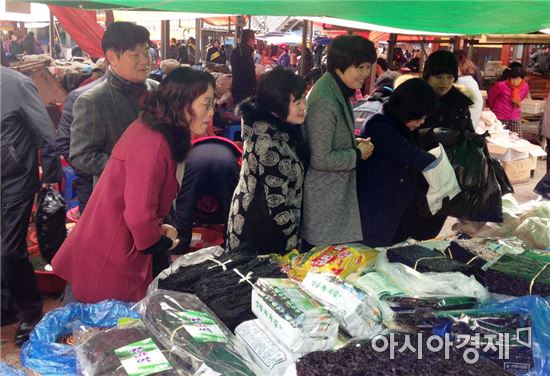 함평교육지원청, 설 맞이 전통시장 장보기 참여