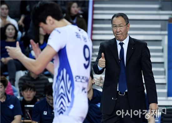 [포토]박기원 감독, '잘했어!'