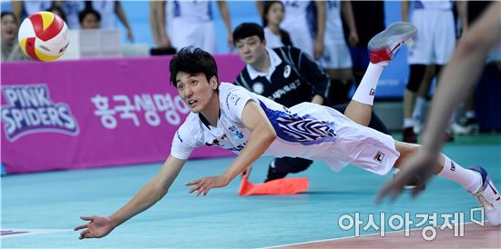 [포토]곽승석, '반드시 살려낼 거야'