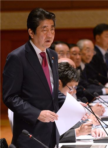 트럼프 만나고온 아베 "세계 중심인 일본 역할이 중요"