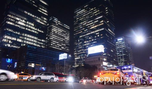 [포토]퇴근 잊은 삼성