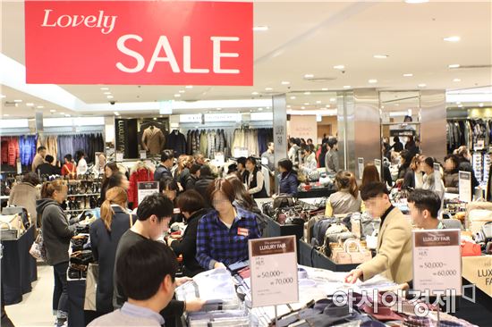 롯데백화점, 세일 마지막 주말 겨울외투 등 할인 