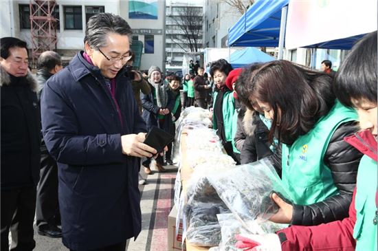 종로구, 설맞이 불우이웃돕기 농·특산물 직거래장터 열어 