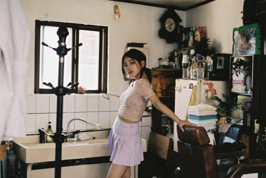 수지 화보집 '로리타·베이비돌·퇴폐 논란'에 뿔난 JYP "강력 대응"