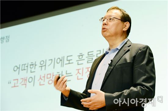 조성진 LG전자 부회장이 20일 경기도 평택 러닝센터에서 열린 'CEO 특강'에서 강연을 하고 있다. (제공=LG전자)
