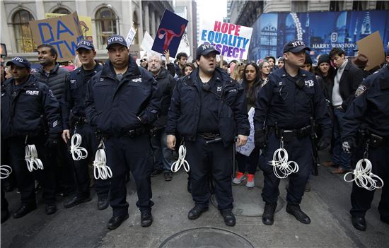 [포토]뉴욕경찰 "불법 시위는 안돼요"