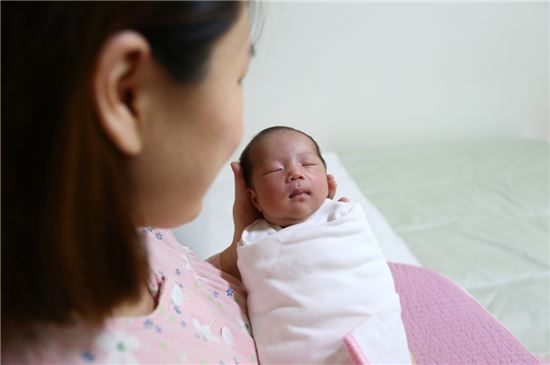 中한자녀 정책 폐지 후…출생아수 7.8% 증가