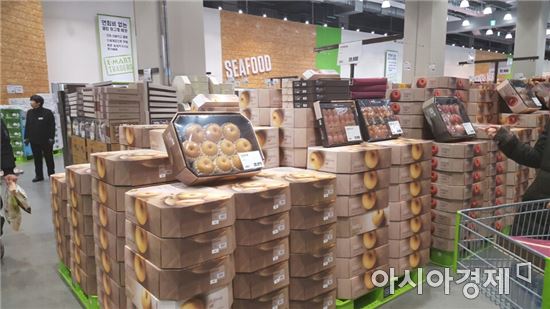 [르포-사라진 설 특수②]마트서 400원 차이에도 들었다 놨다…"너무 올랐네요"