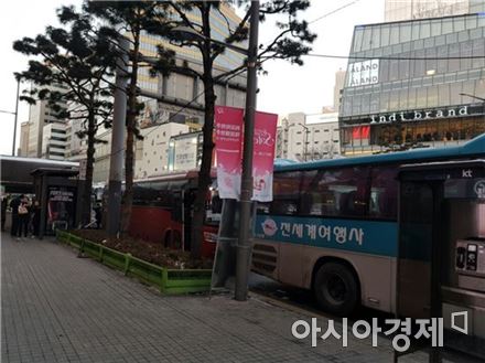 서울 중구에서는 곳곳에서 중국인 단체 관광객을 실은 대형버스를 볼 수 있었지만 사드 논란이 터진 이후부터는 크게 줄었다.(사진=아시아경제DB)