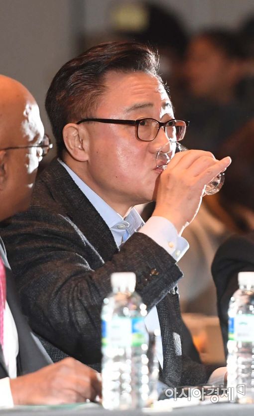 [포토]목 타는 고동진 사장