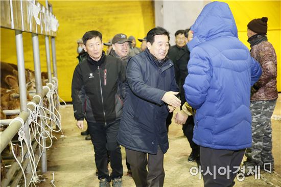 이용부 보성군수, 가축시장 방문 관계자 격려