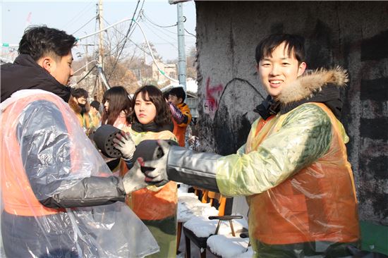 한화손보, 신입사원 연탄배달 봉사활동