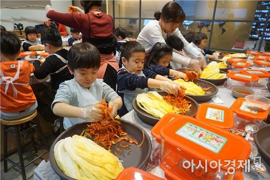 풀무원 뮤지엄김치간, 어린이 김치학교 무료운영 