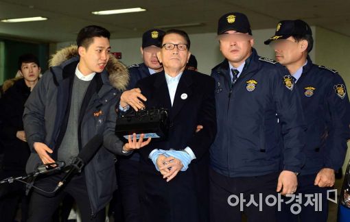 "이번에도 못나간다"…김기춘, 탄핵심판 불출석 통지