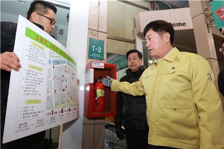 정찬민 용인시장 설앞두고 전통시장 안전점검 나서