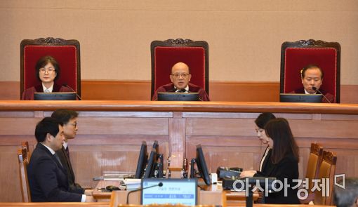 박한철 "탄핵 심판, 이정미 재판관 퇴임 전 선고해야…이후 막대한 결과 초래"