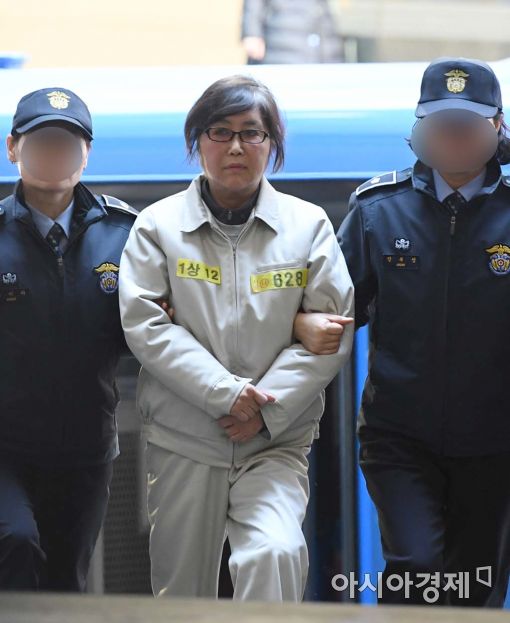 특검, '알선수재 혐의' 최순실 두번째 체포영장 집행