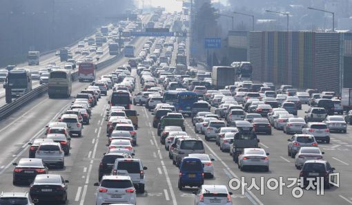 [포토]늘어나는 귀성차량, 오후5시 절정 