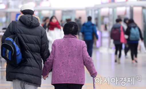 [포토]'바래다 드리는 길'