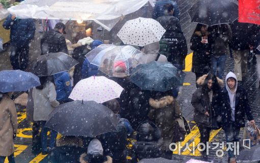 [포토]눈 오는 명동