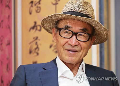 고은 시인, 특혜·성추행 논란에 수원 떠난다