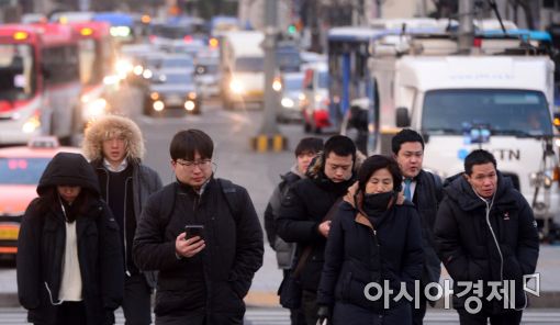 [포토]연휴 끝 출근…동장군 기승