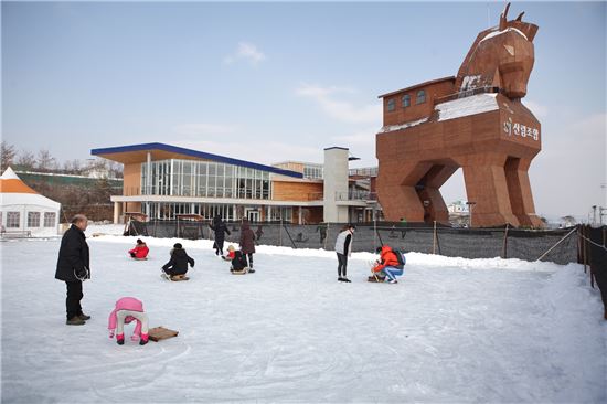 아빠와 함께 세종대마와 함께 ‘얼음썰매 타요”