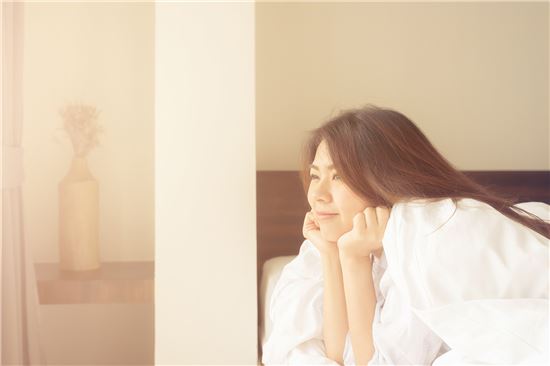 혼밥·혼술·혼행에 이어 숙박도 나홀로…호텔街, '혼족''욜로족' 잡기 나서