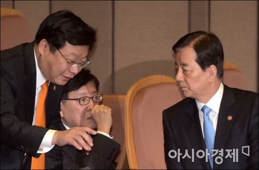 [포토]이야기 나누는 한민구·주형환