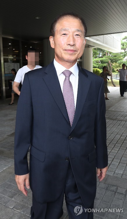 '방산비리' 정옥근 전 총장, 파기환송심서 징역 4년 '제3자 뇌물죄'