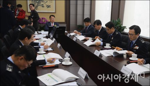 [포토]전국세관장 업무보고 받는 유일호 부총리