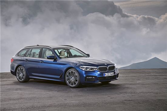 BMW, 제네바 모터쇼에서 뉴4시리즈·뉴5시리즈 투어링 첫 공개
