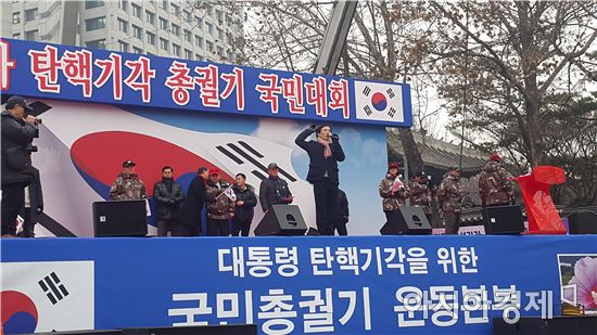 [한주뉴스]이인제·김문수 '탄핵 반대 태극기 집회' 참석