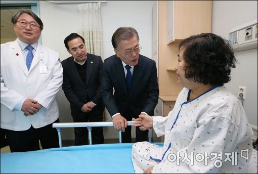 [포토]서울의료원 찾은 문재인