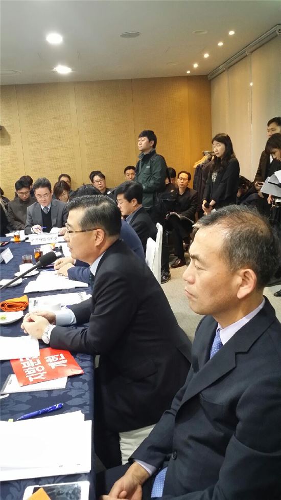 류경기 서울시행정1부시장이 지난달 19일 열린 서울시구청장협의회에서 답변하고 있다. 