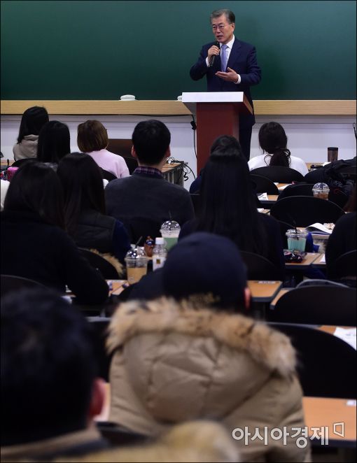 [포토]강연하는 문재인 전 대표