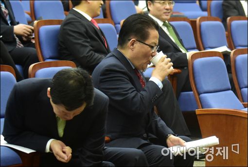 [포토]속타는 박지원 대표