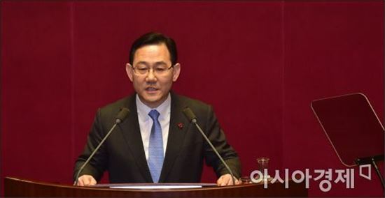 주호영 "탄핵, 정치적 해법 병행해야"…'朴 하야' 언급
