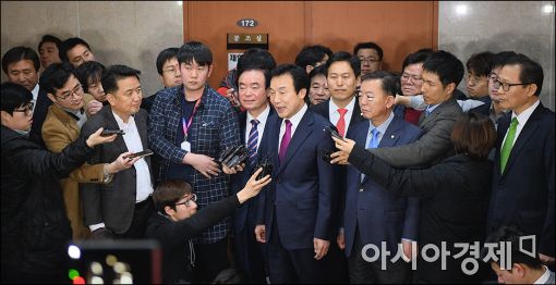 [포토]손학규, 국민의당과 통합선언