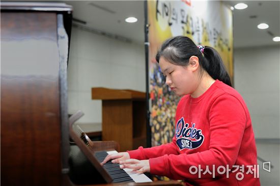 시각장애 딛고 서울대 합격한 광주세광학교 김수연 양,“꿈을 쉽게 포기하지 마세요”