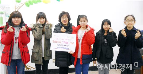 광주 광산구 우산동에 꼬마손님들이 건넨 봉투에는?