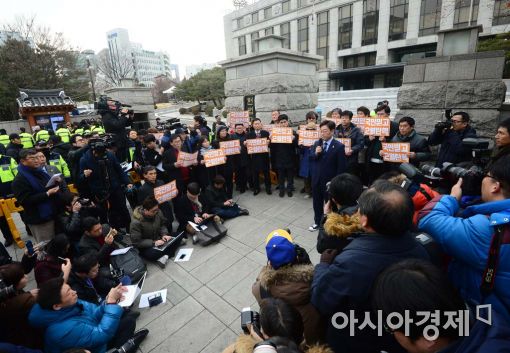 [포토]이재명, "헌재, 국민 믿고 2월 중 탄핵해야"